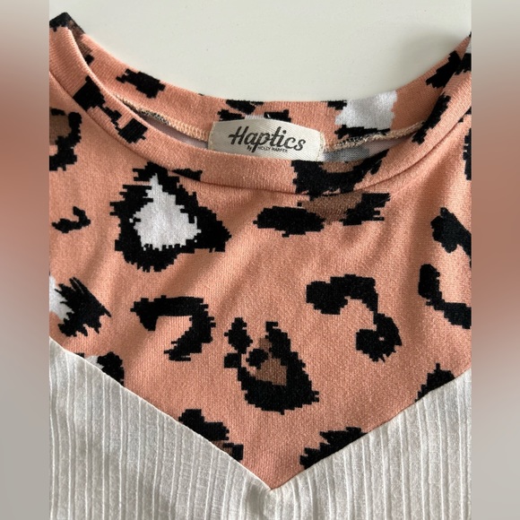 Patch panel Top with cheetah print and waffle stitch - Picture 2 of 5